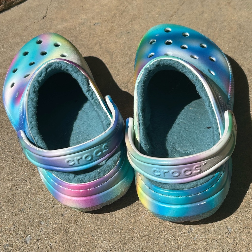 Fleece lined tie dyed crocs size women’s 7 men’s 5 - Picture 3 of 7